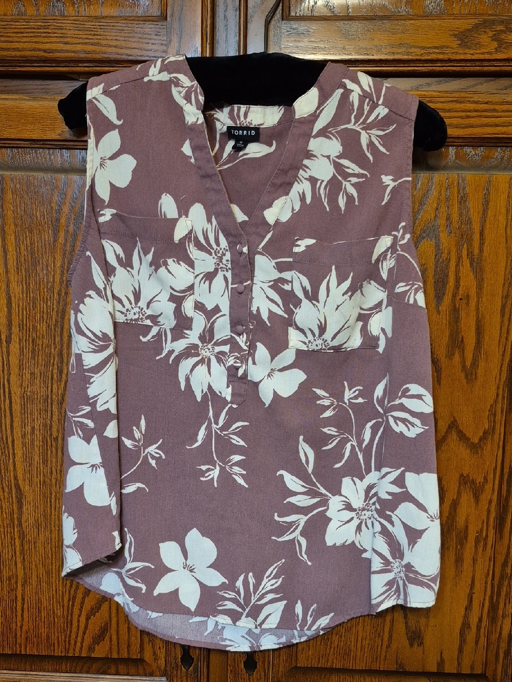 torrid mauve floral sleeveless V-neck blouse